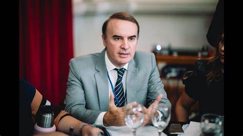 Enrique Cornejo, senador.