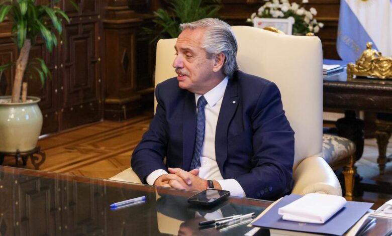 La Justicia ordena peritar el celular de Alberto Fernández en la causa de los seguros