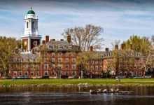 Trump prohíbe a Harvard inscribir estudiantes extranjeros