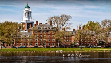 Trump prohíbe a Harvard inscribir estudiantes extranjeros