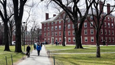 Harvard demanda al gobierno por restricciones a estudiantes internacionales