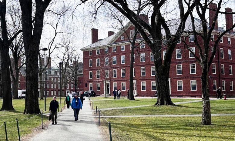 Harvard demanda al gobierno por restricciones a estudiantes internacionales