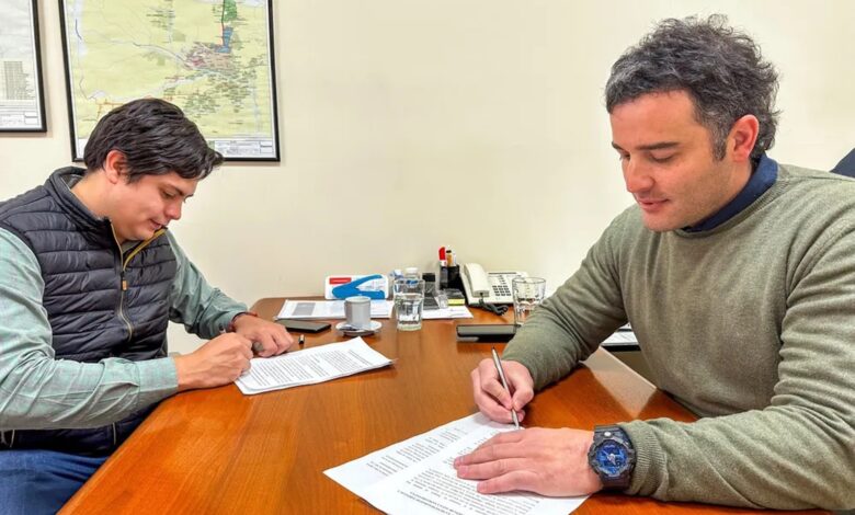 El intendente Franco Hernández Berni mantuvo una reunión con el titular de Aguas del Norte Ignacio Jarsún , donde se definieron proyectos clave para distintos puntos de la ciudad.