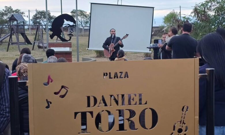 La Plaza Daniel Toro.