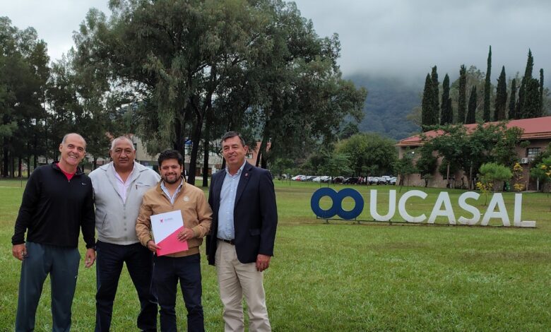 Lino Yonar junto a integrantes de UCASAL.