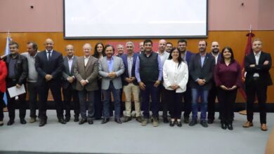Con la presencia de legisladores, ministros y autoridades municipales, el gobernador Gustavo Sáenz firmó la preadjudicación de la autopista del Valle de Lerma. Foto: Gobierno de Salta