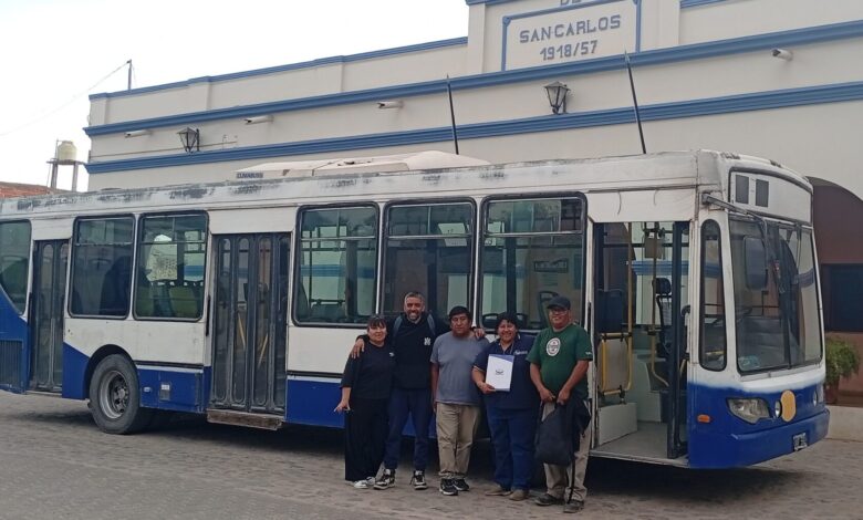 San Carlos recibió un nuevo colectivo entregado por el Gobierno de la Provincia. Foto: RR SS