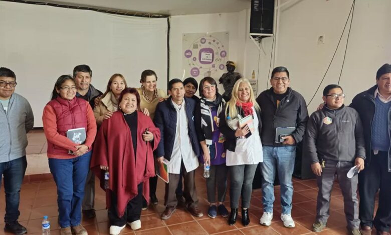 Autoridades provinciales encabezadas por la ministra Cristina Fiore mantuvieron una jornada de trabajo con directivos, legisladores y representantes de San Antonio de los Cobres. Foto: RR SS