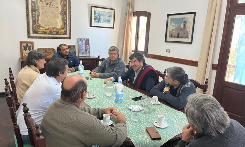 El intendente José María Issa, recibió al ministro de Producción y Desarrollo Sustentable de la provincia, Martín de los Ríos. Foto: Municipalidad de Metán