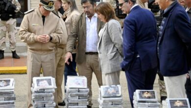 Bullrich viajó a Santa Fe para encabezar una conferencia de prensa en la que se mostró acompañada de autoridades de la Aduana, UIF, Prefectura y el fiscal del caso. Foto: RR SS