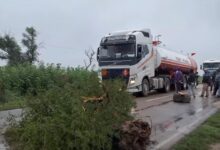 Comunidades originarias de Mosconi decidieron cortar la Ruta Nacional 34, a la altura del Aeropuerto. Foto: RR SS