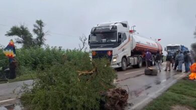 Comunidades originarias de Mosconi decidieron cortar la Ruta Nacional 34, a la altura del Aeropuerto. Foto: RR SS