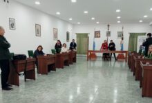 Solo cinco concejales se presentaron en el recinto, por lo que no se alcanzó el quórum legal exigido por el reglamento interno. Foto: RR SS