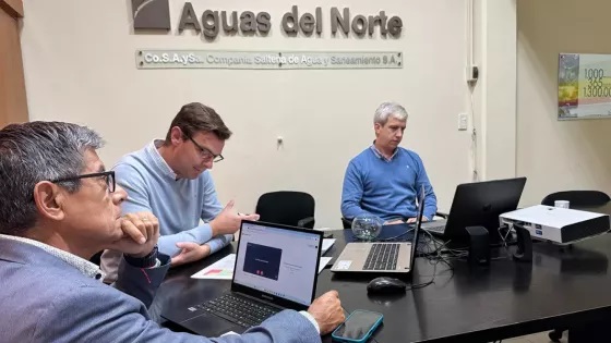 Funcionarios de Aguas del Norte.