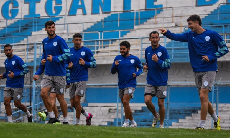 El plantel asegura que respaldará al DT frente a Arsenal. (GyT prensa)