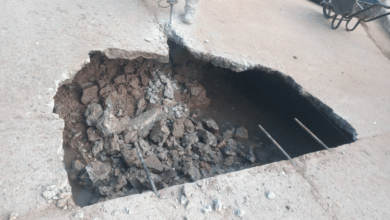 Restos del hundimiento en Urundel que generaron el corte de servicio de agua. Foto: Municipalidad de Urundel