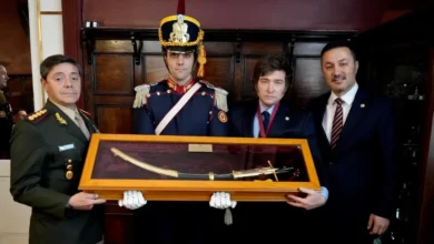 Milei es nombrado Granadero Honorífico y recibe la Orden Ecuestre Militar