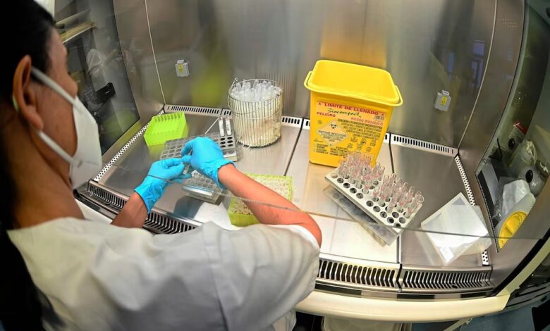 La ANMAT inhibió las actividades productivas de la firma HLB PHARMA GROUP. También las actividades productivas de la firma Laboratorios Ramallo (EFE)