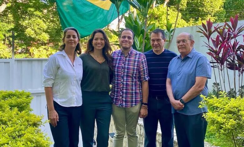 Cinco refugiados en la embajada argentina en Caracas son liberados y trasladados a EE.UU.