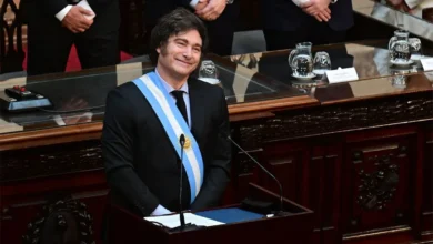 Milei endurece la política migratoria con nuevas restricciones y aranceles para extranjeros