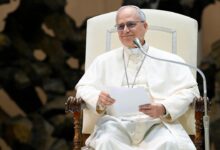 León XIV insta a líderes mundiales a negociar la paz
