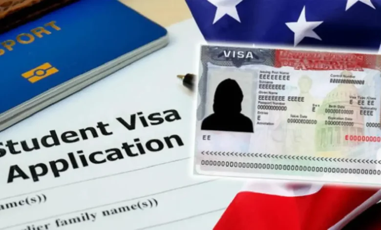 Trump suspende entrevistas para visas estudiantiles y exige revisión de redes sociales