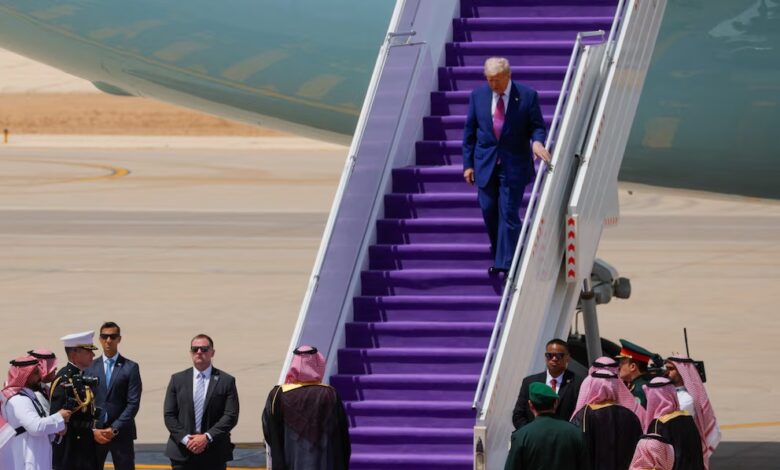 Trump llegó a Arabia Saudita para impulsar multimillonarios acuerdos comerciales y reforzar alianzas estratégicas en el Golfo (REUTERS/Brian Snyder)