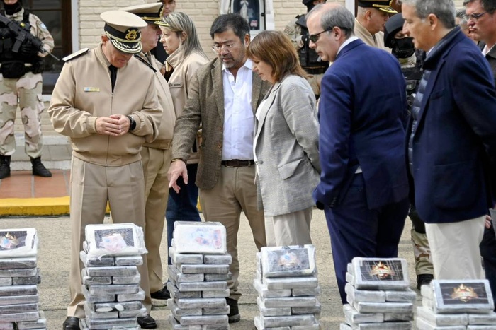 Bullrich viajó a Santa Fe para encabezar una conferencia de prensa en la que se mostró acompañada de autoridades de la Aduana, UIF, Prefectura y el fiscal del caso. Foto: RR SS