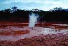 El pozo LO.x-10 pertenece a la concesión del Área Puesto Guardián. Actualmente, el sitio permanece cercado y con acceso restringido.
