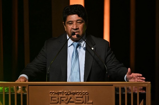 Rodrigues tuvo que dejar el cargo.