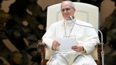 León XIV llama a la Iglesia a actualizar la doctrina social desde la experiencia de los pobres.