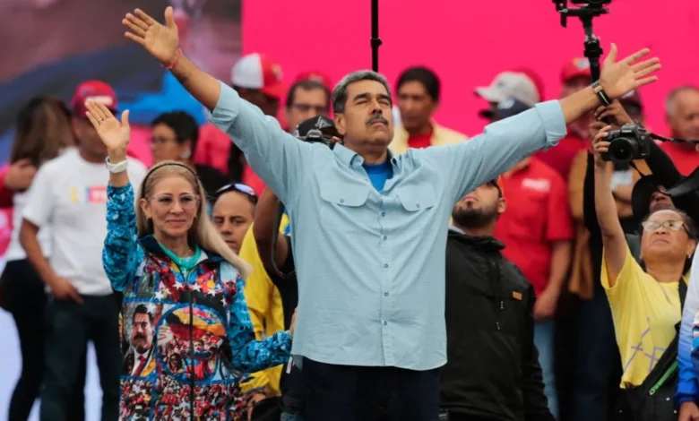 Maduro impone restricciones aéreas y acusa complot internacional a días de las elecciones