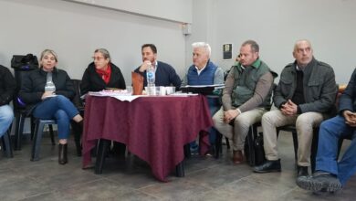 Estuvieron presentes legisladores departamentales, entre ellos los diputados Marcelo Paz, Marcela Leguina y Enzo Alabi, así como la senadora Alejandra Navarro.