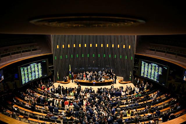 Congreso de Brasil frena transacciones internacionales y aumento del IOF al extranjero