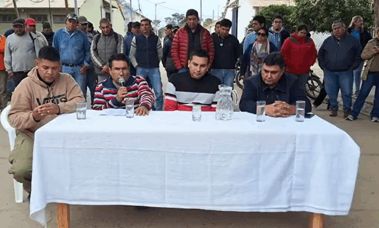 Trabajadores de Obras Públicas realizaron una conferencia de prensa para repudiar el ataque que sufrió el secretario del área, Sebastián Domínguez. Foto: RR SS