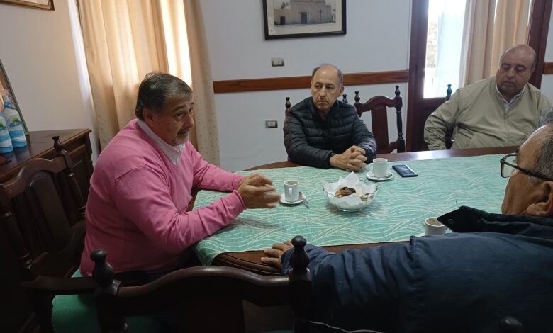 Funcionarios municipales junto con representantes de Belgrano Cargas y Logística S.A.Foto: Municipalidad de Metán