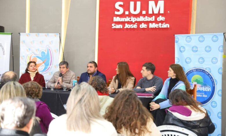 El anuncio se realizó en el SUM Municipal.