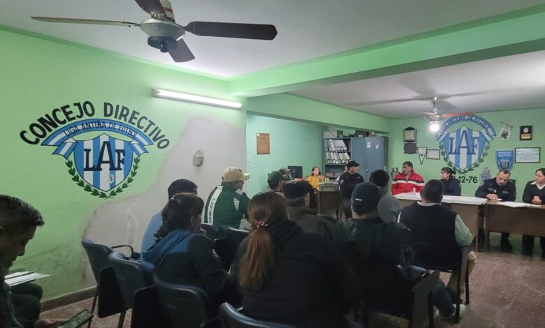 Reunión entre la comisión de la Liga y la Policía.