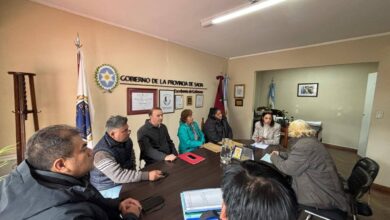 Con la participación de autoridades provinciales y municipales, se puso en marcha un proceso de reordenamiento de títulos de propiedad en el departamento General Güemes. Foto: RR SS