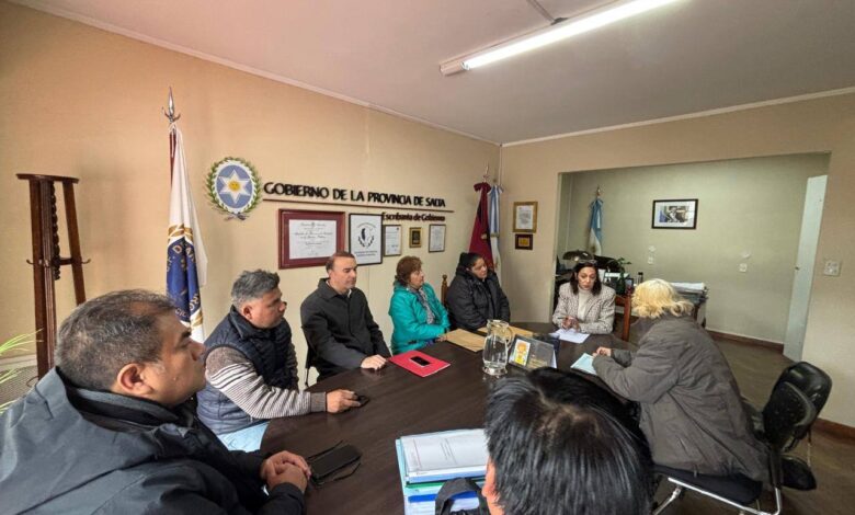 Con la participación de autoridades provinciales y municipales, se puso en marcha un proceso de reordenamiento de títulos de propiedad en el departamento General Güemes. Foto: RR SS