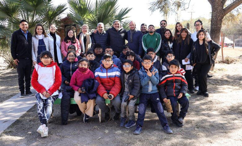 El intendente Enrique Borelli acompañó la entrega junto al ministro de Desarrollo Social, Mario Mimessi, y el coordinador del programa, Mariano Baliño. Foto: Municipalidad de Cerrillos