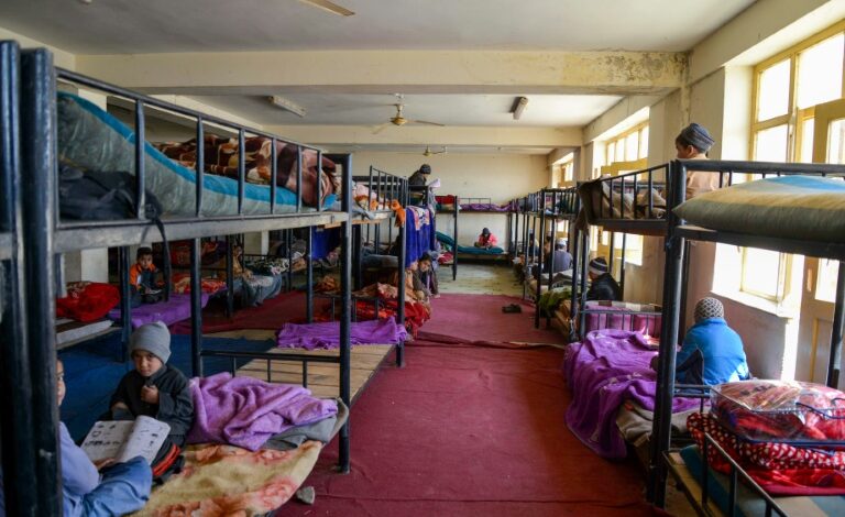 Suecia propone prohibir adopciones internacionales