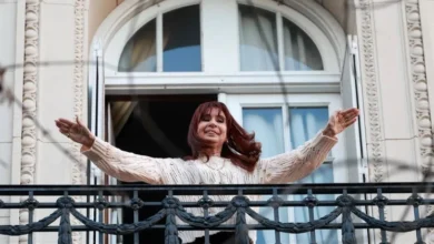 Cristina Kirchner salió al balcón luego que la Justicia autorizará el espacio
