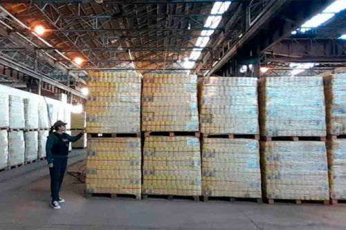 Denuncian que el Ministerio de Capital Humano retiene 70 mil frazadas en plena ola de frío