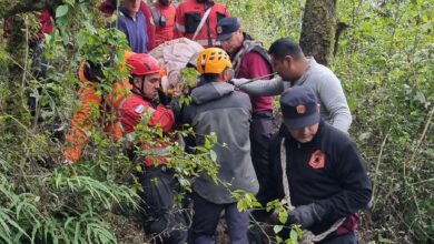 En el operativo participaron efectivos del Grupo de Rescate de Montaña Salta, Bomberos Voluntarios de San Lorenzo, la Policía local, el grupo GORA de Bomberos de la Policía de Salta y personal de la Reserva Las Yungas.