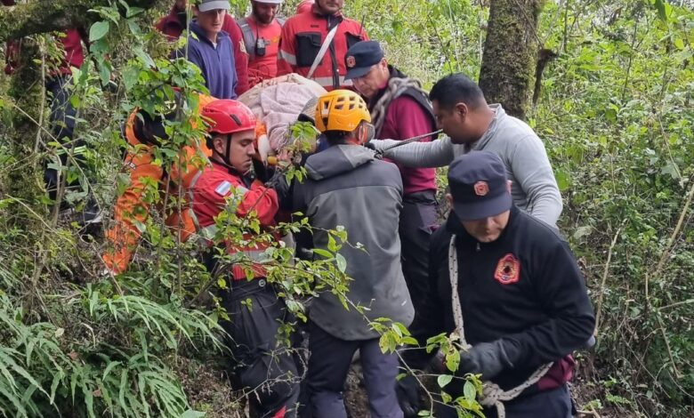 En el operativo participaron efectivos del Grupo de Rescate de Montaña Salta, Bomberos Voluntarios de San Lorenzo, la Policía local, el grupo GORA de Bomberos de la Policía de Salta y personal de la Reserva Las Yungas.