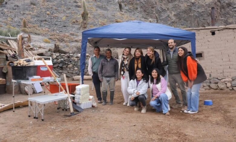 Gabriel Copa, productor de San Bernardo de las Zorras, recibió recursos que mejoran sus condiciones de trabajo y comercialización.Foto: Municipalidad de Campo Quijano