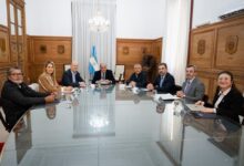 La primera foto del Consejo de Mayo. Gerardo Martínez, Carolina Losada, Federico Sturzenegger, Guillermo Francos, Alfredo Cornejo, Cristian Ritondo y Martín Rappallini.