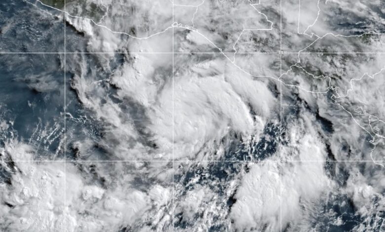 Foto satelital difundida por la Oficina Nacional de Administración Oceánica y Atmosférica de Estados Unidos. (NOAA via AP)