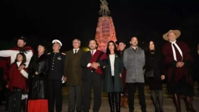 Sáenz encabezó la Guardia bajo las Estrellas en homenaje a Güemes. Foto: Gobierno de Salta